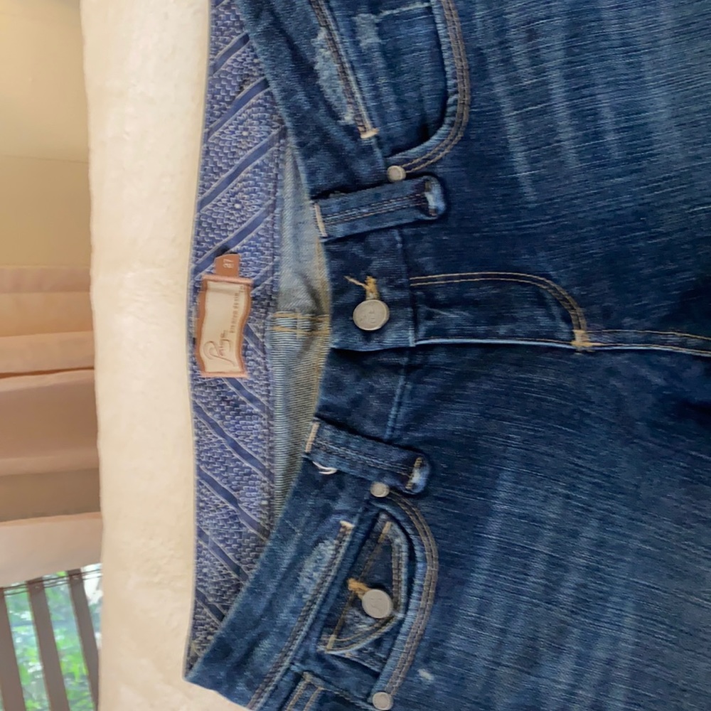 In really good conditions like new. Size 27p length 32.